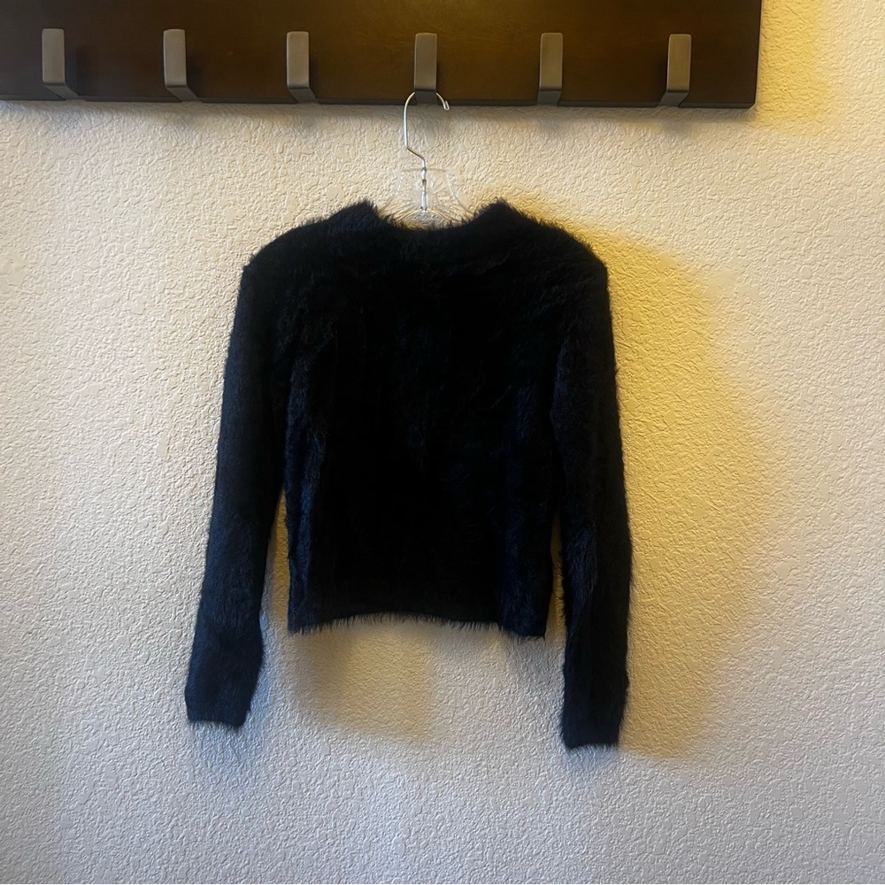 Fluffy H&M black deep-back jumper/Sweater
